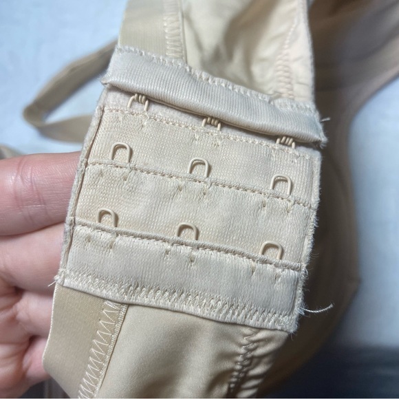 Wacoal Demi Nude Stretchy Bra Comfortable Nordstrom TShirt Underwire 40D EUC - Picture 2 of 7